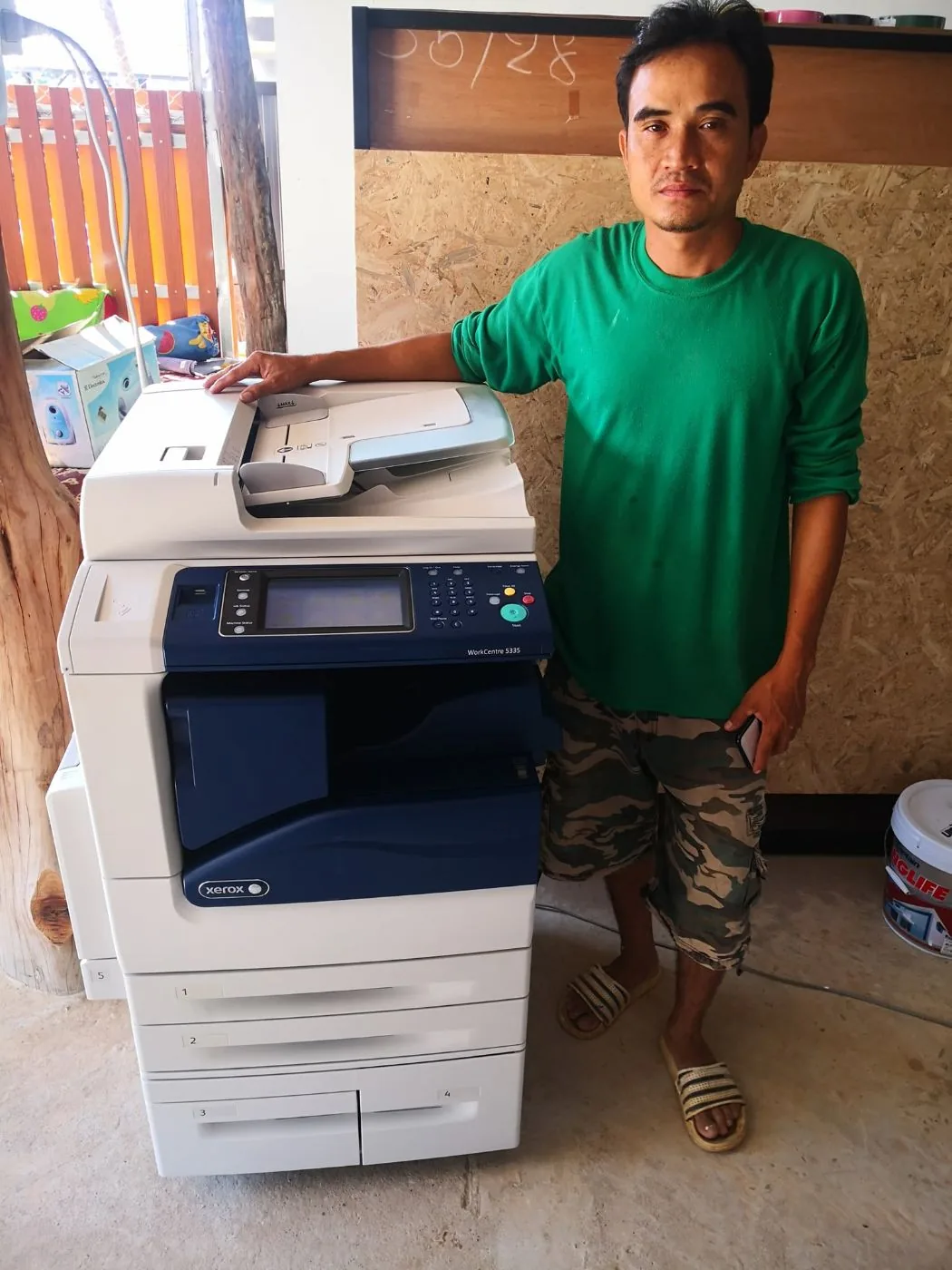 ลูกค้าทดลองใช้งานเครื่องถ่ายเอกสารเช่า Xerox หลังการติดตั้ง