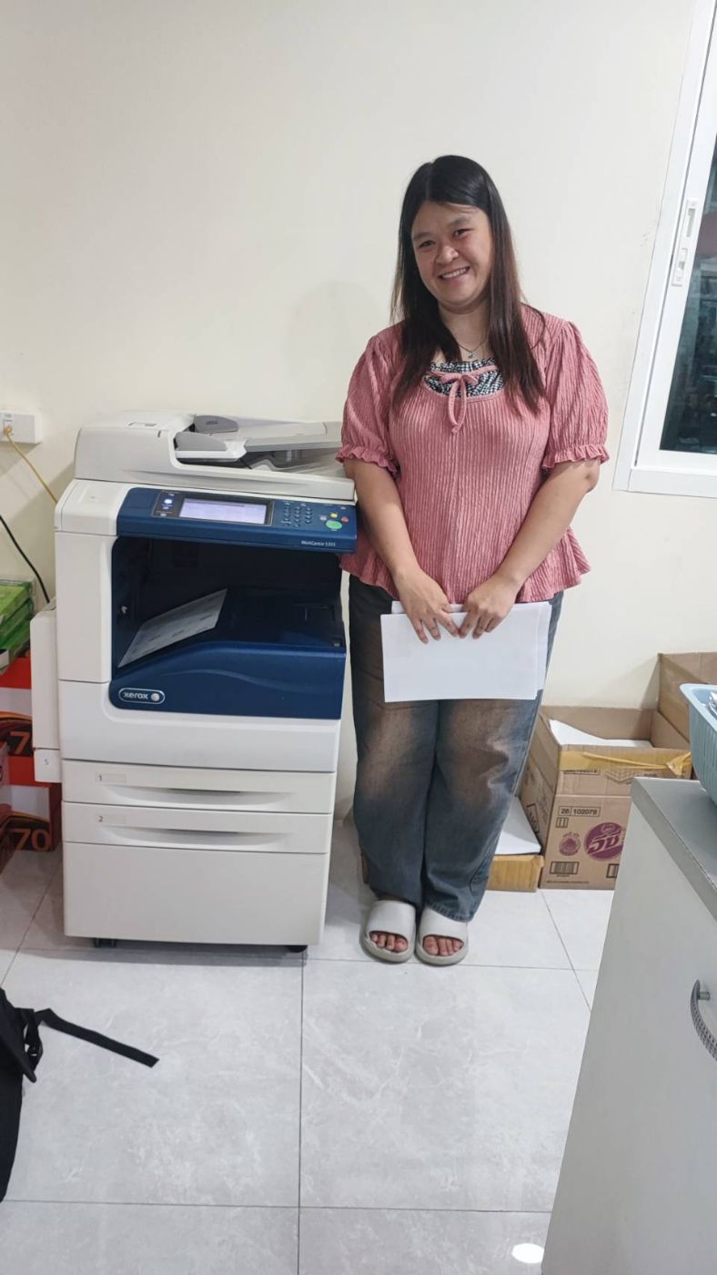 ลูกค้ารับมอบเครื่องถ่ายเอกสารให้เช่า Xerox WorkCentre พร้อมเอกสารการเช่า