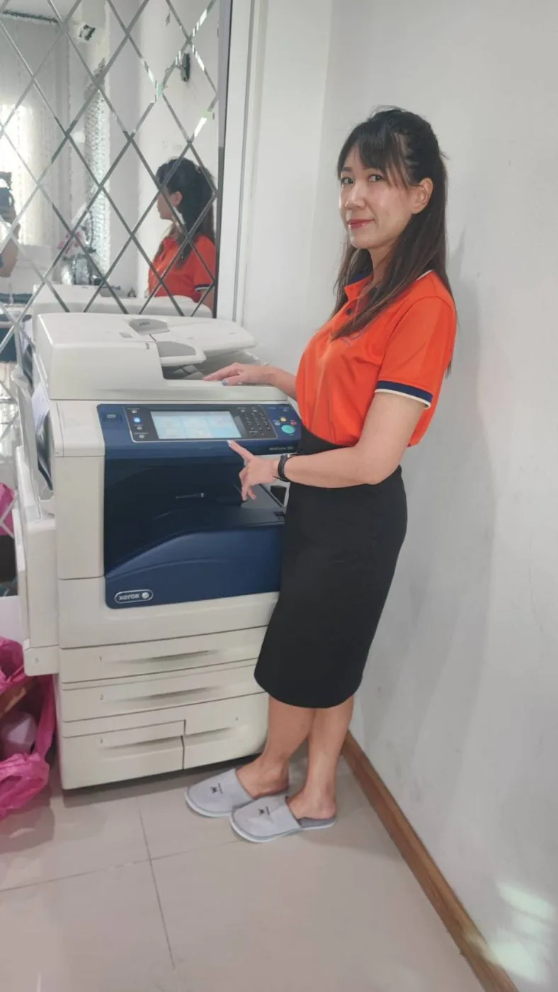 สอนการใช้งานหน้าจอสัมผัสเครื่องถ่ายเอกสาร Xerox ให้พนักงานออฟฟิศ