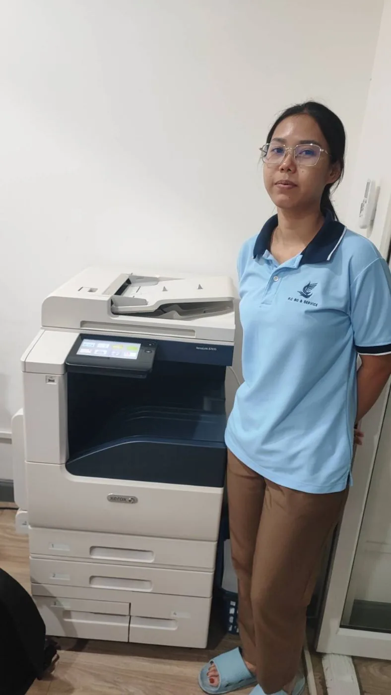 ลูกค้าหน่วยงานถ่ายภาพคู่เครื่องถ่ายเอกสาร Xerox หลังรับมอบ