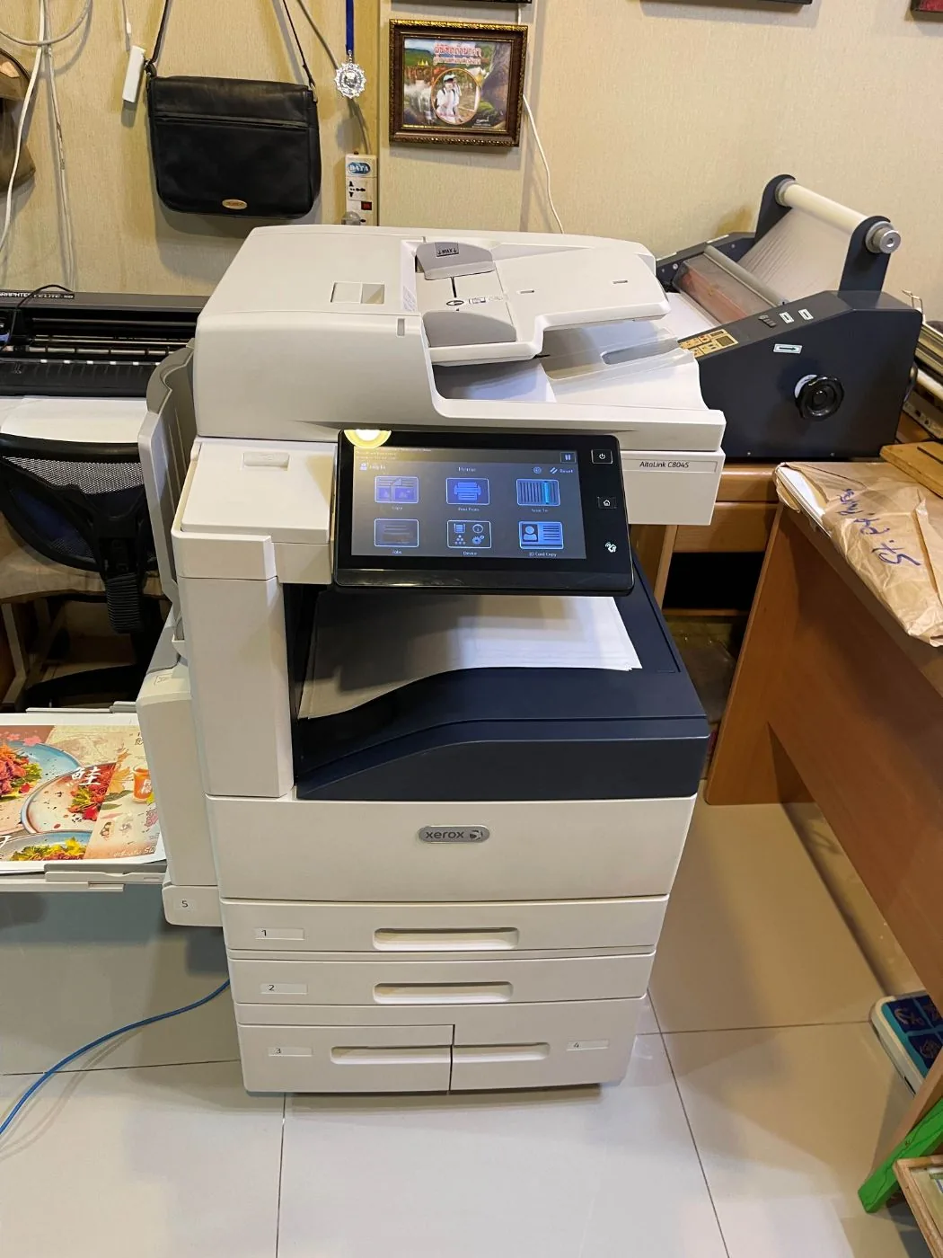 เช่าเครื่องถ่ายเอกสาร Xerox AltaLink C8055 - บอดี้ด้านข้างและถาดกระดาษ